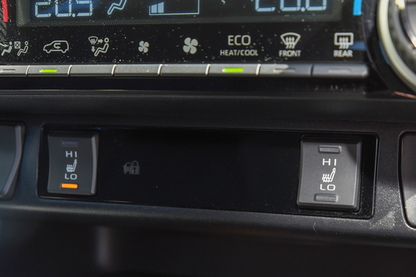 2025 Toyota RAV4 XSE AXAH52R thumb-13