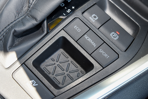 2025 Toyota RAV4 XSE AXAH52R thumb-14