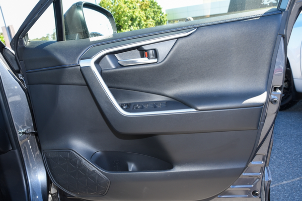 2025 Toyota RAV4 XSE AXAH52R thumb-15