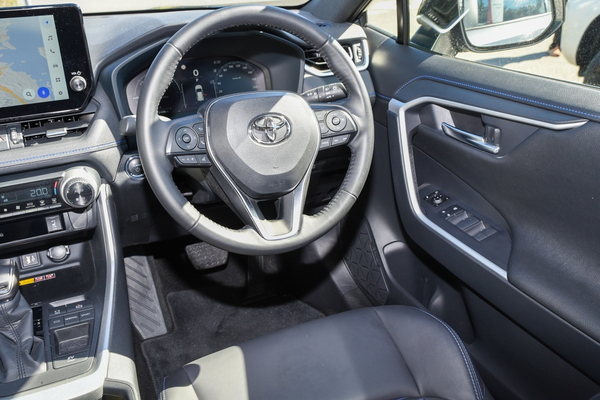 2025 Toyota RAV4 XSE AXAH52R thumb-17