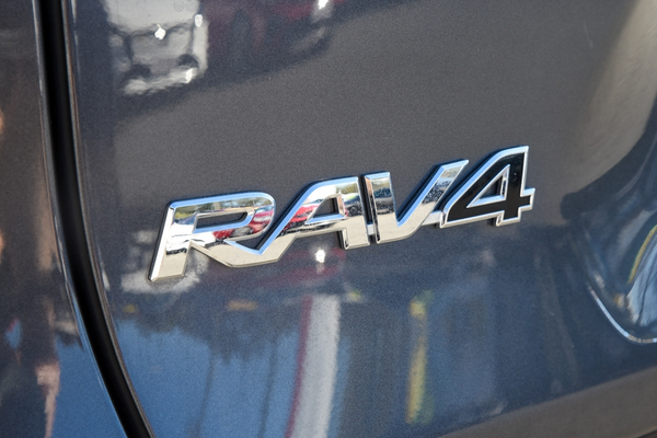 2025 Toyota RAV4 XSE AXAH52R thumb-19