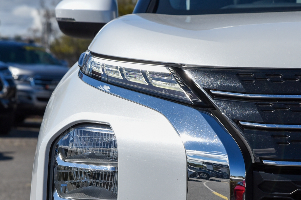 2024 Mitsubishi Outlander LS ZM