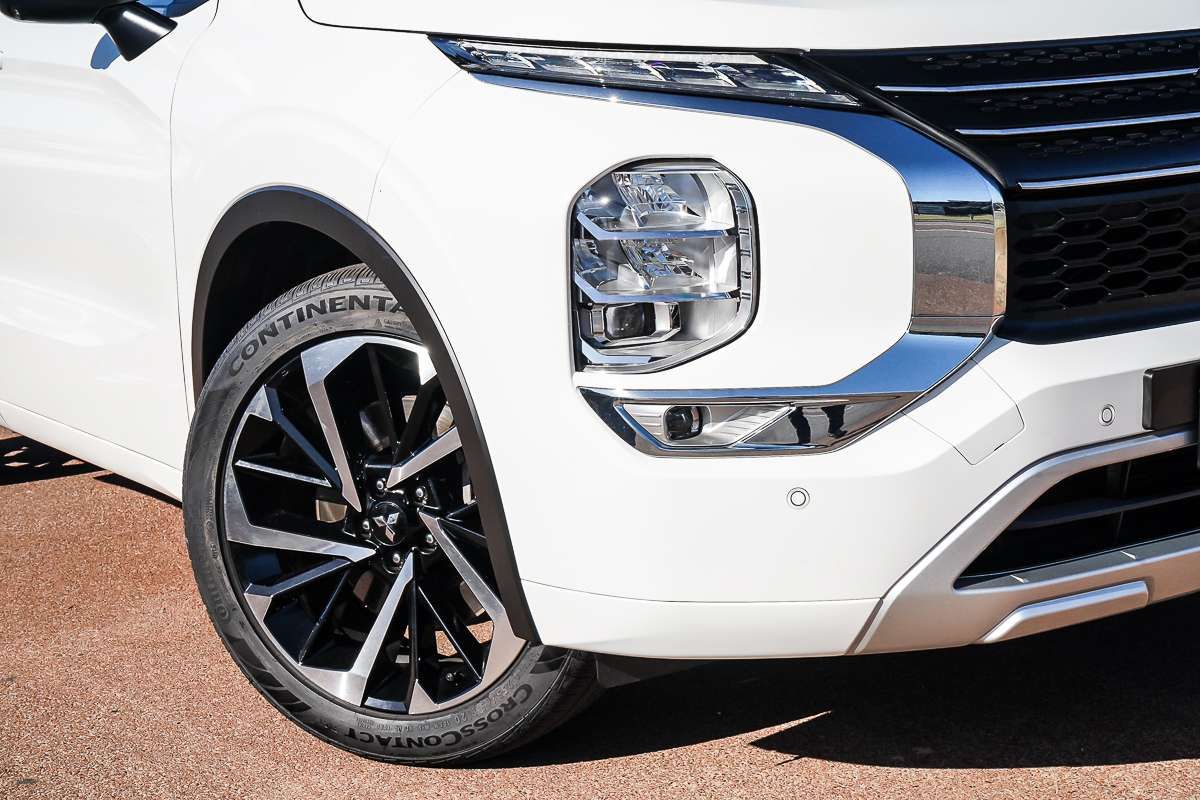 2024 Mitsubishi Outlander Exceed ZM