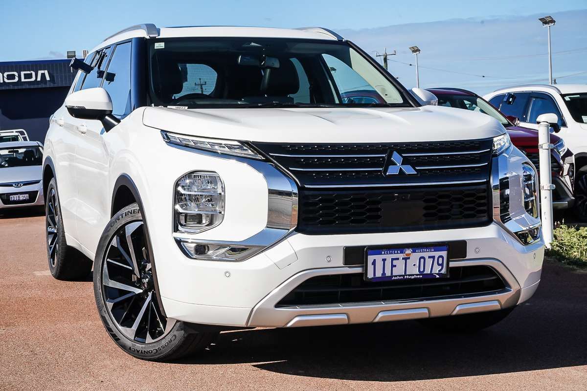 2024 Mitsubishi Outlander Exceed ZM