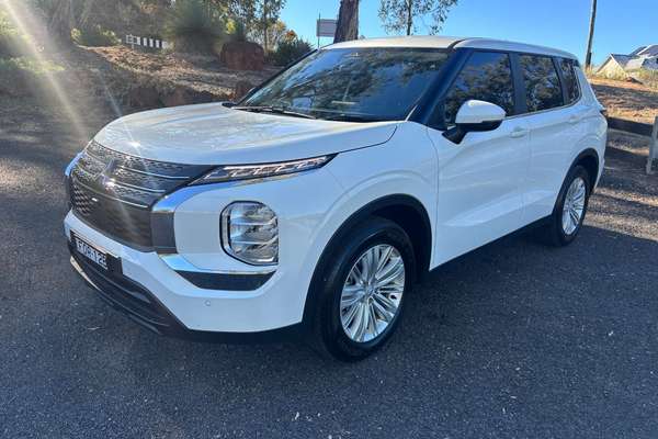 2025 Mitsubishi Outlander ES ZM