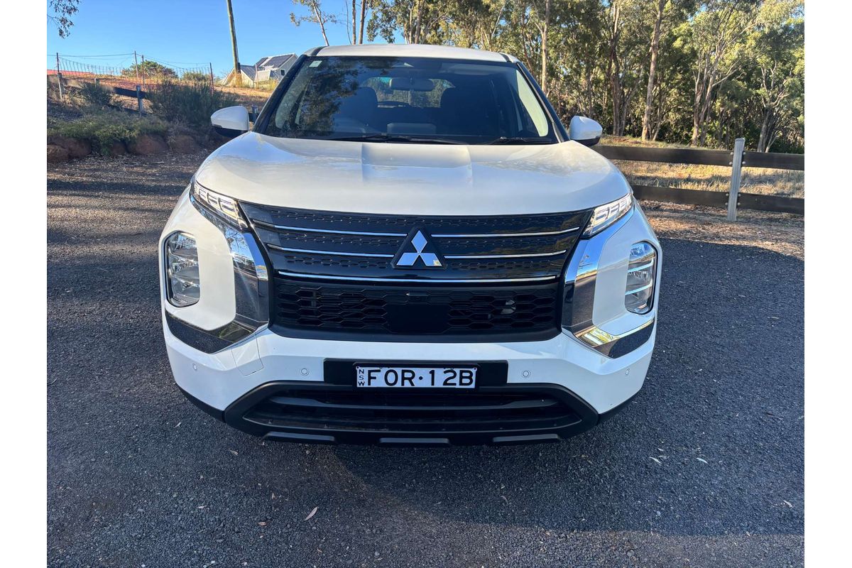 2025 Mitsubishi Outlander ES ZM