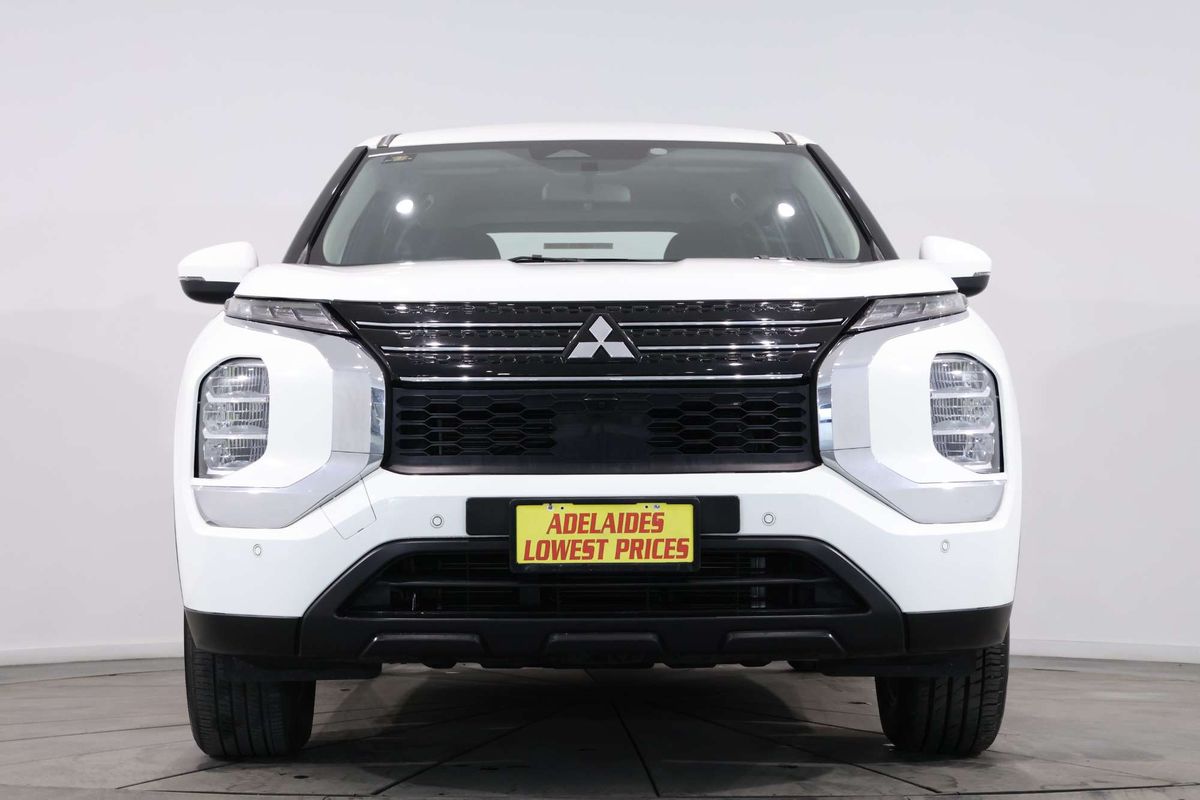 2023 Mitsubishi Outlander ES ZM