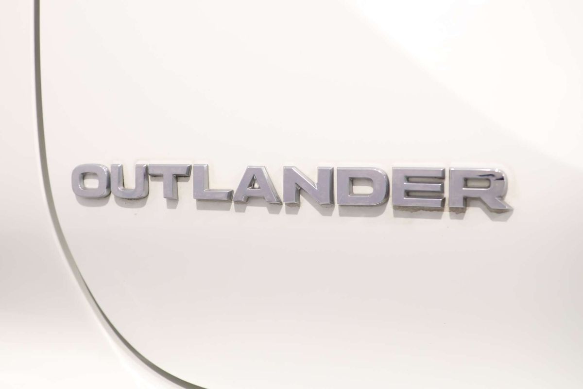 2023 Mitsubishi Outlander ES ZM