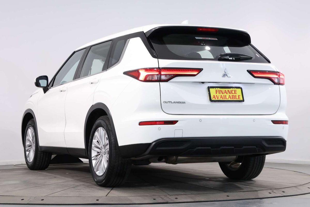 2023 Mitsubishi Outlander ES ZM