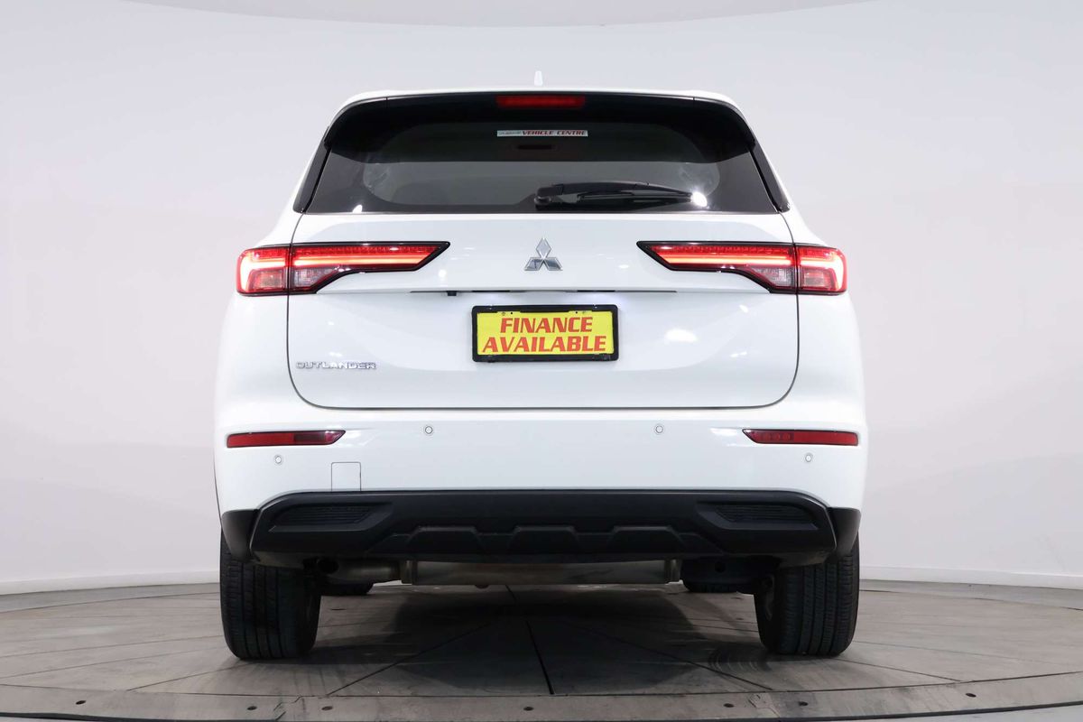 2023 Mitsubishi Outlander ES ZM
