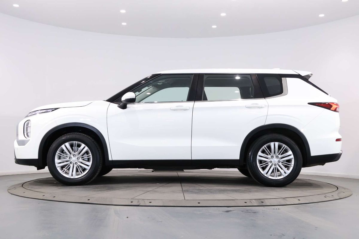 2023 Mitsubishi Outlander ES ZM