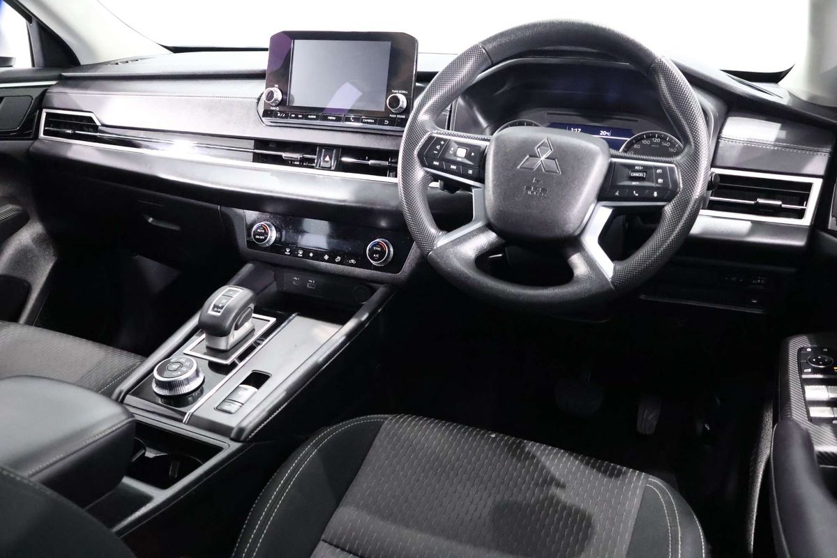 2023 Mitsubishi Outlander ES ZM