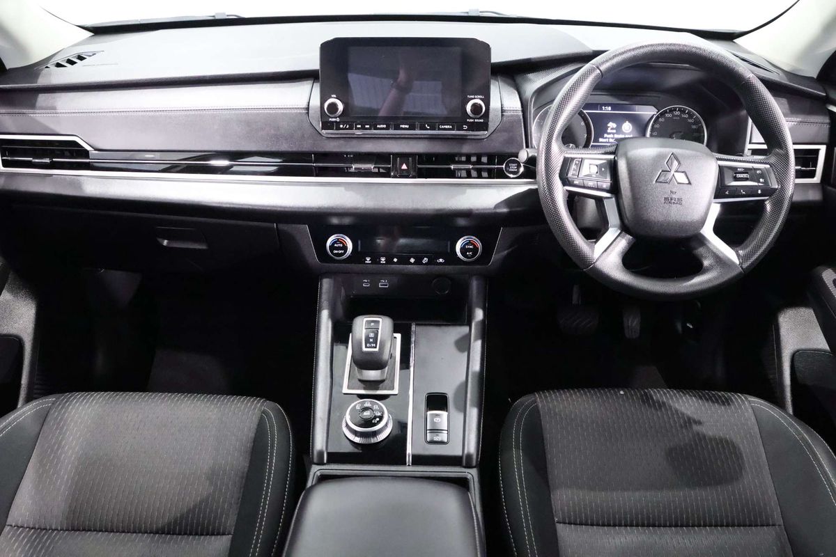 2023 Mitsubishi Outlander ES ZM