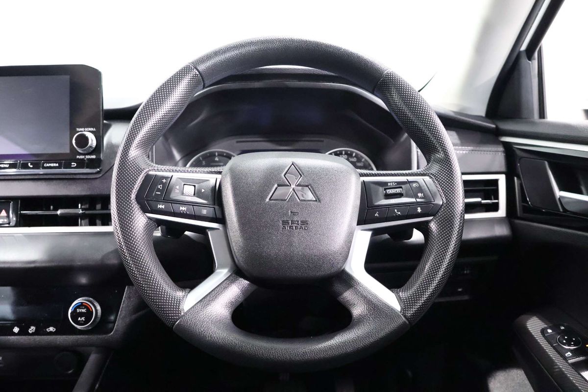 2023 Mitsubishi Outlander ES ZM