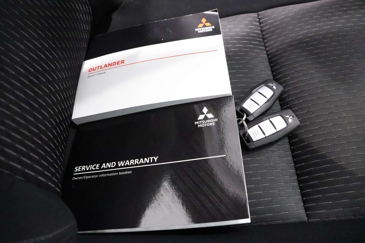 2023 Mitsubishi Outlander ES ZM