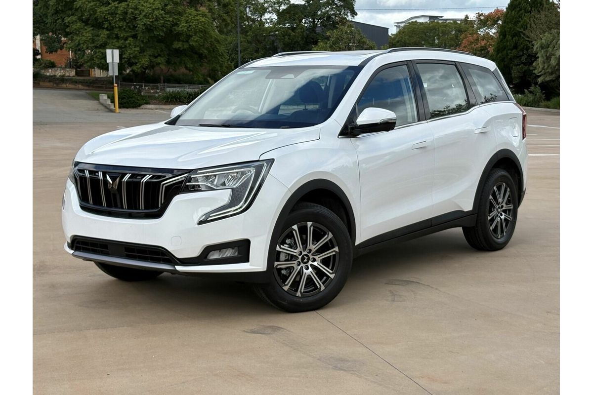 2025 Mahindra XUV700 AX7