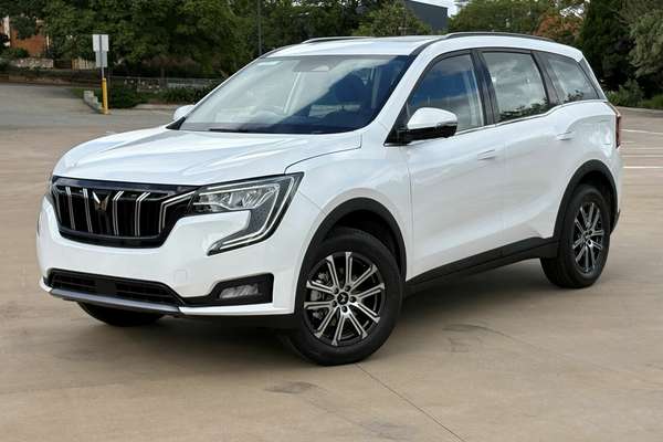 2025 Mahindra XUV700 AX7