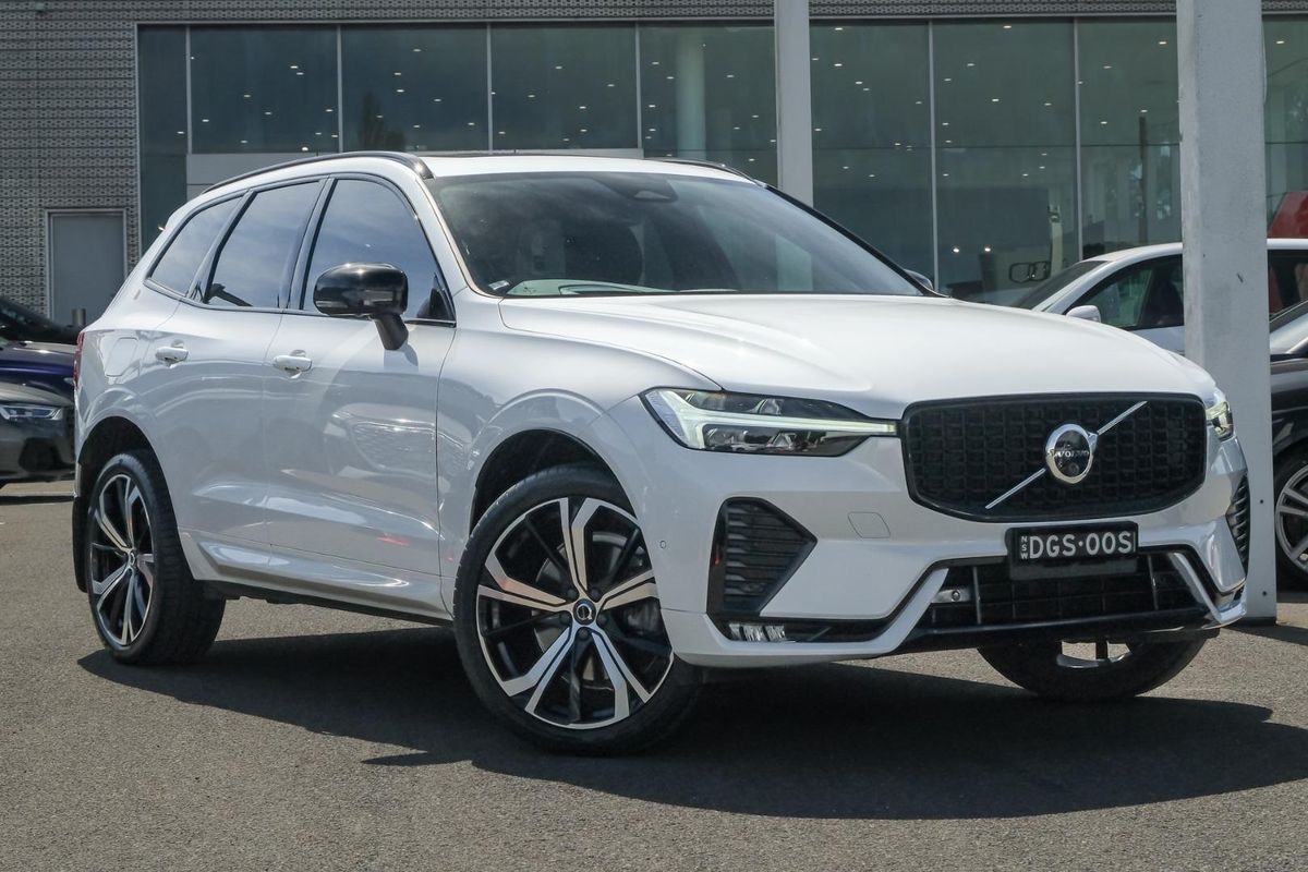 2022 Volvo XC60 B6 R-Design