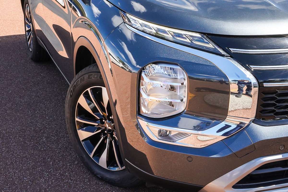 2025 Mitsubishi Outlander LS ZM