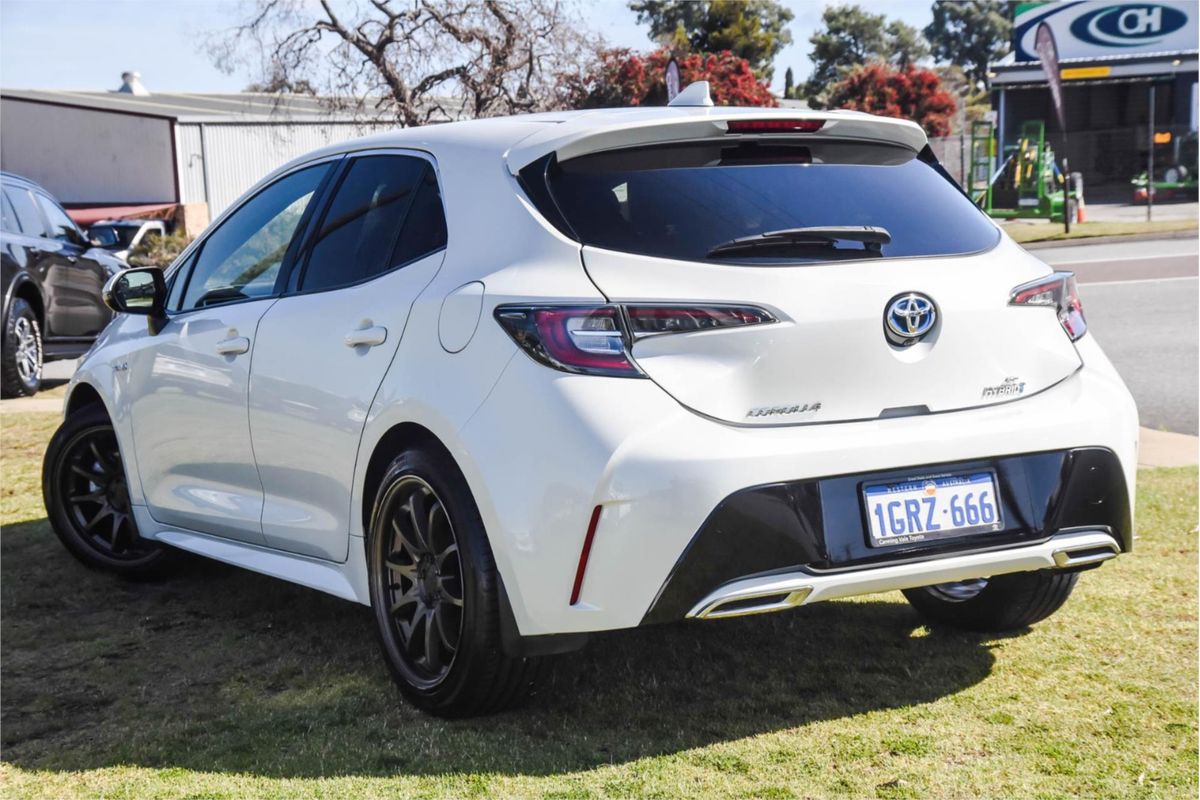 2018 Toyota Corolla ZR Hybrid ZWE211R