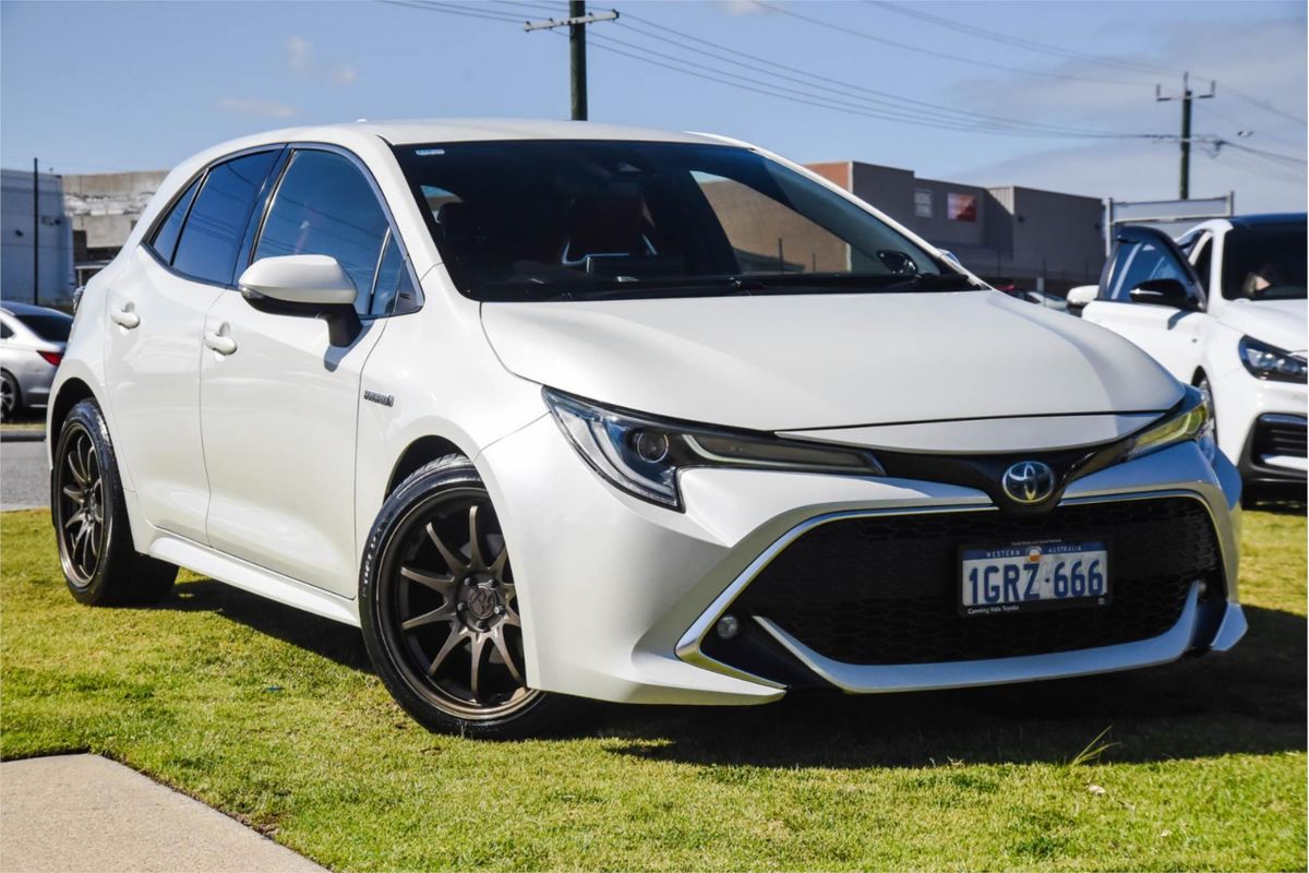 2018 Toyota Corolla ZR Hybrid ZWE211R