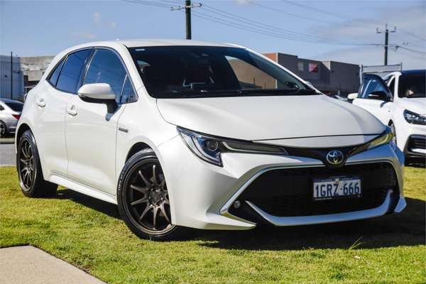2018 Toyota Corolla ZR Hybrid ZWE211R