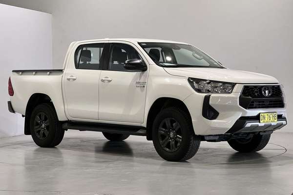 2025 Toyota Hilux SR 48V GUN126R 4X4
