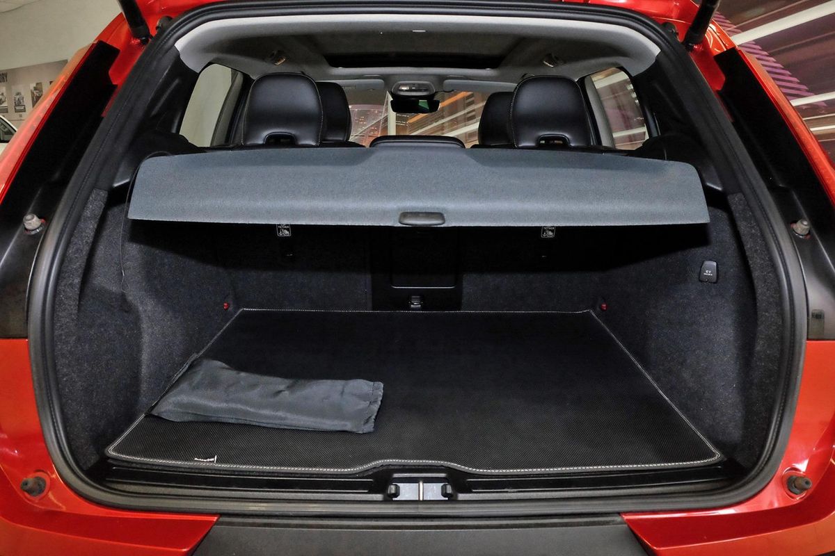 2024 Volvo XC40 Ultimate B4 Dark image 22