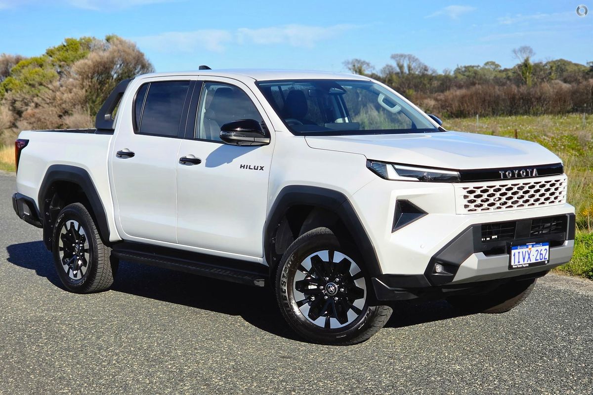 2025 Toyota Hilux SR5 48V GUN227R 4X4