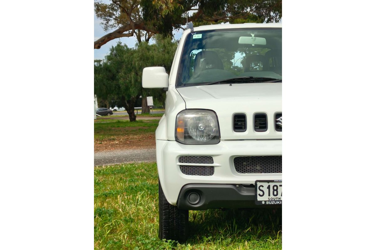 2011 Suzuki Jimny Sierra SN413 T6