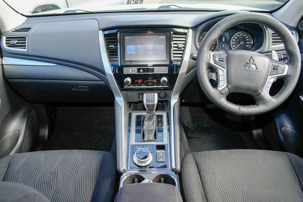 2020 Mitsubishi Pajero Sport GLX QF thumb-16