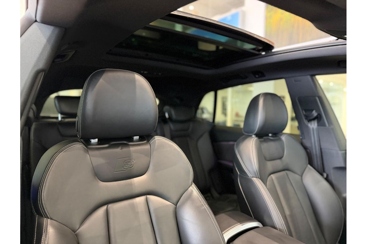 2022 Audi Q8 55 TFSI S line F1