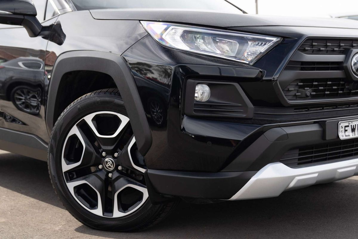 2020 Toyota RAV4 Edge AXAA54R