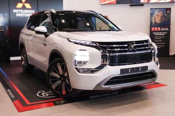 2025 Mitsubishi Outlander PHEV Exceed Tourer ZM