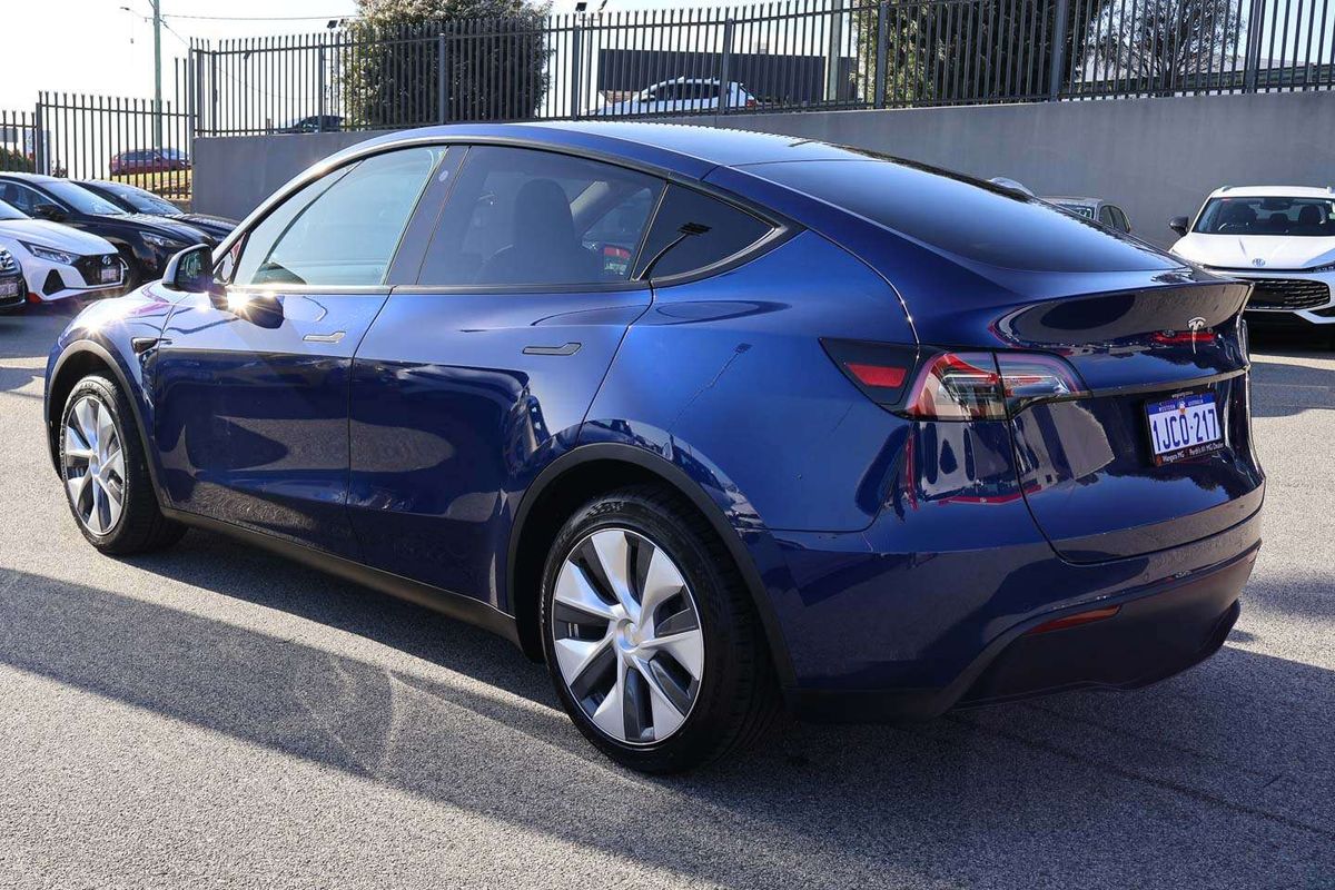 2024 Tesla Model Y Rear-Wheel Drive