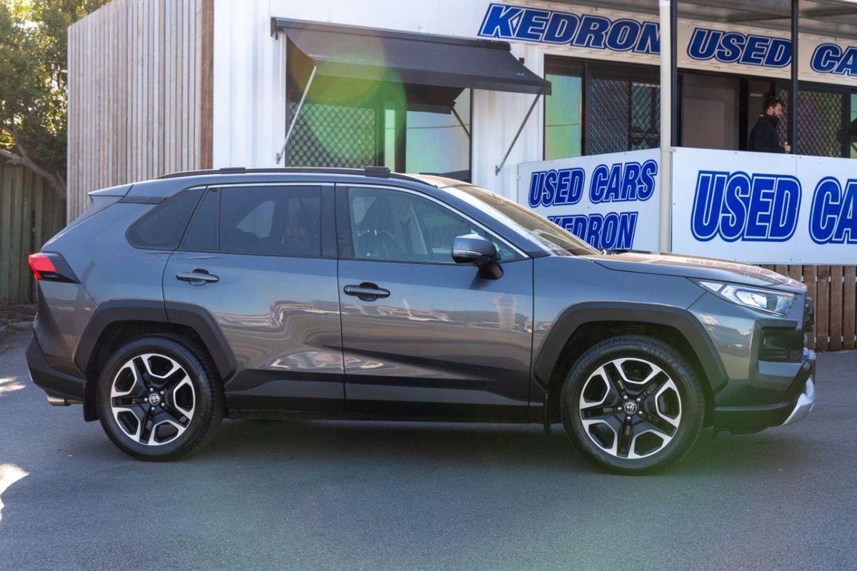 2020 Toyota RAV4 Edge AXAA54R