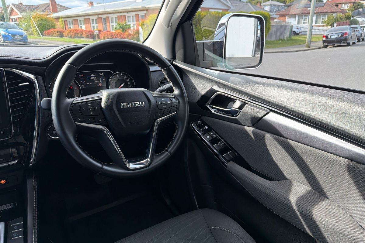 2022 Isuzu MU-X LS-U