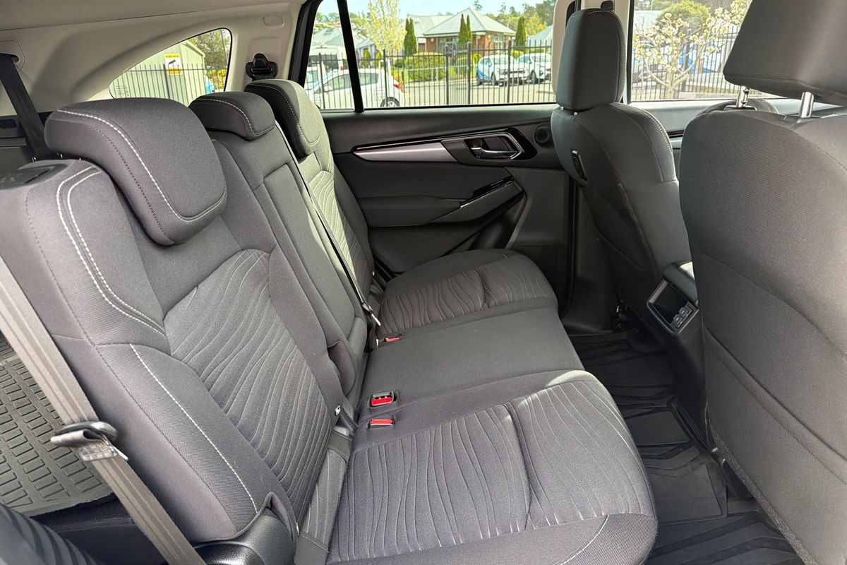 2022 Isuzu MU-X LS-U
