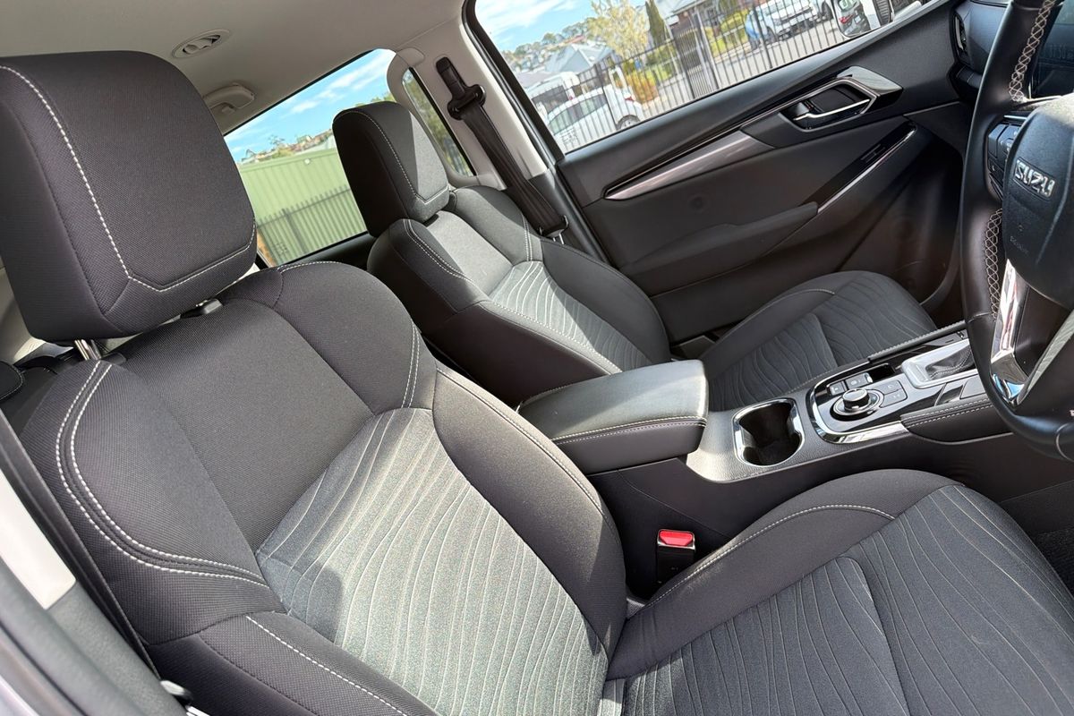 2022 Isuzu MU-X LS-U