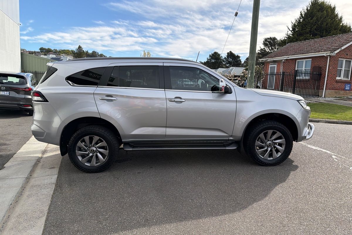 2022 Isuzu MU-X LS-U