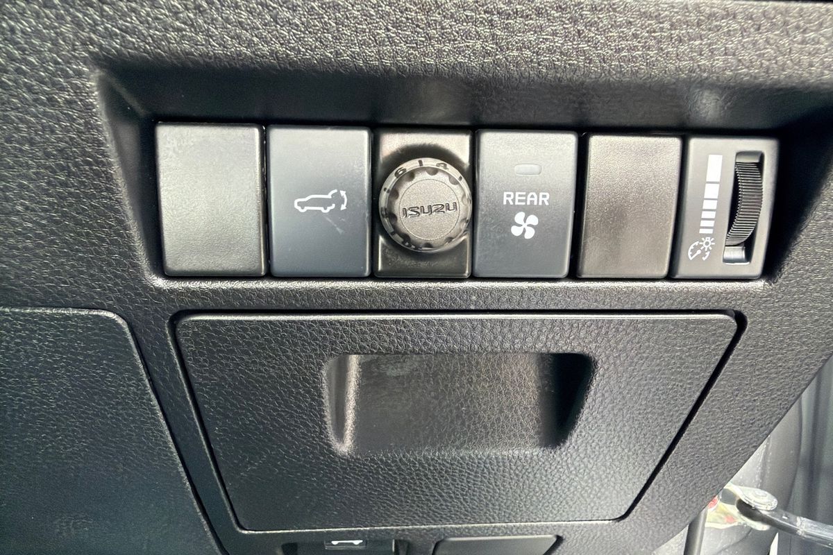 2022 Isuzu MU-X LS-U