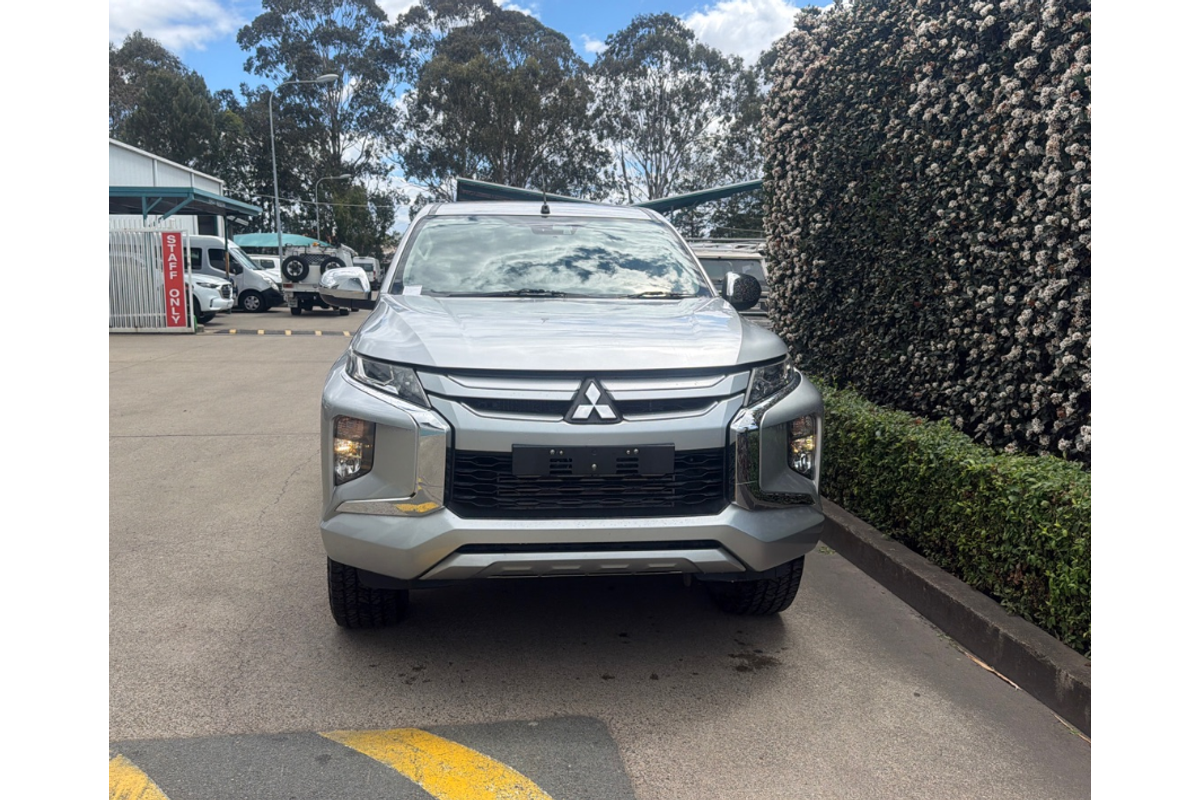 2020 Mitsubishi Triton GLX-R MR 4X4 image 10