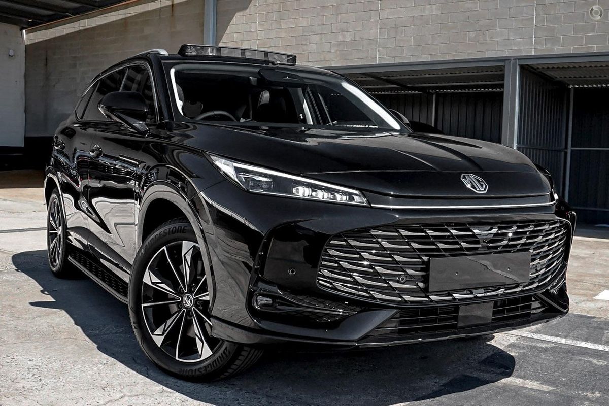 2025 MG HS Super Hybrid Essence AS33P