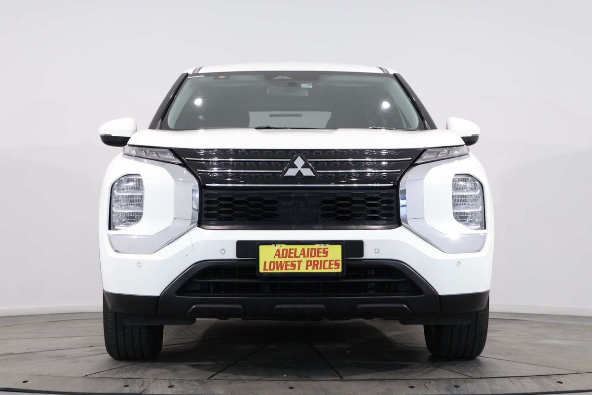 2023 Mitsubishi Outlander ES ZM