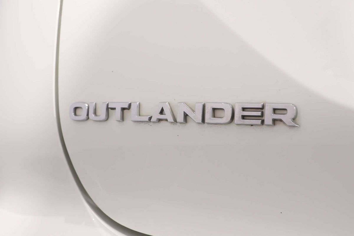 2023 Mitsubishi Outlander ES ZM