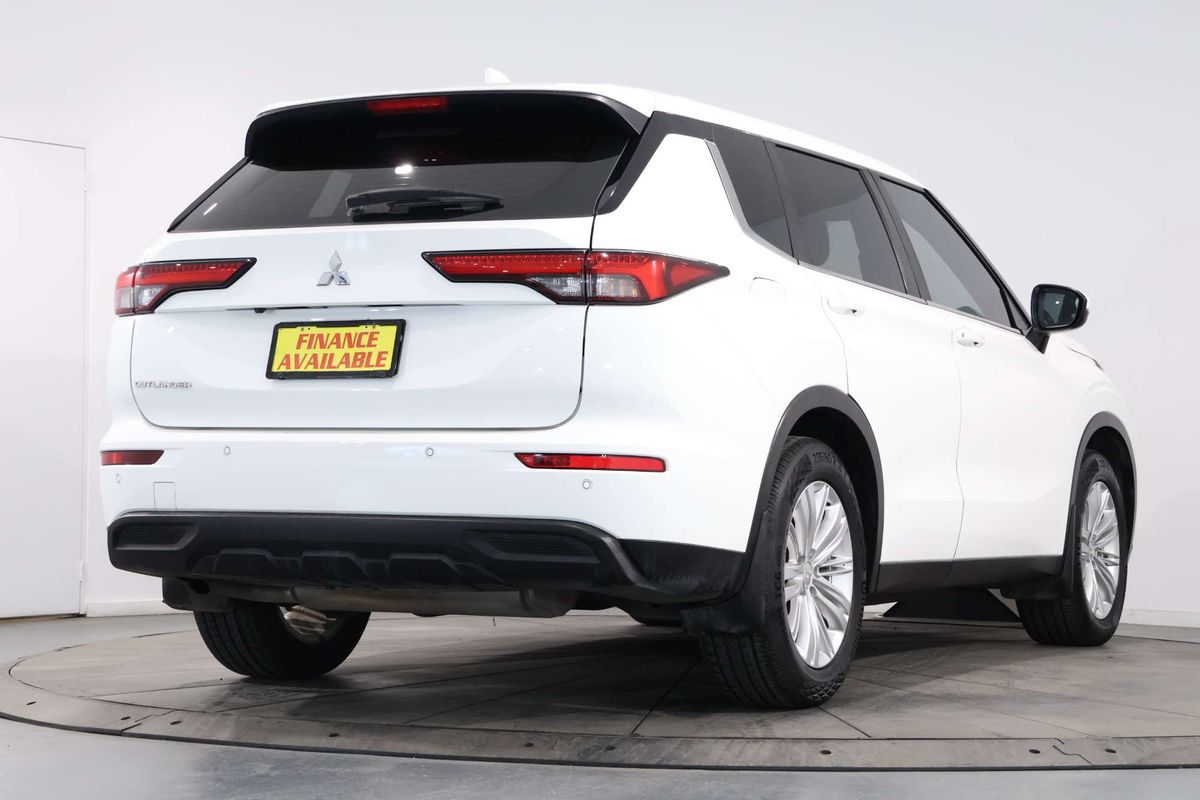 2023 Mitsubishi Outlander ES ZM