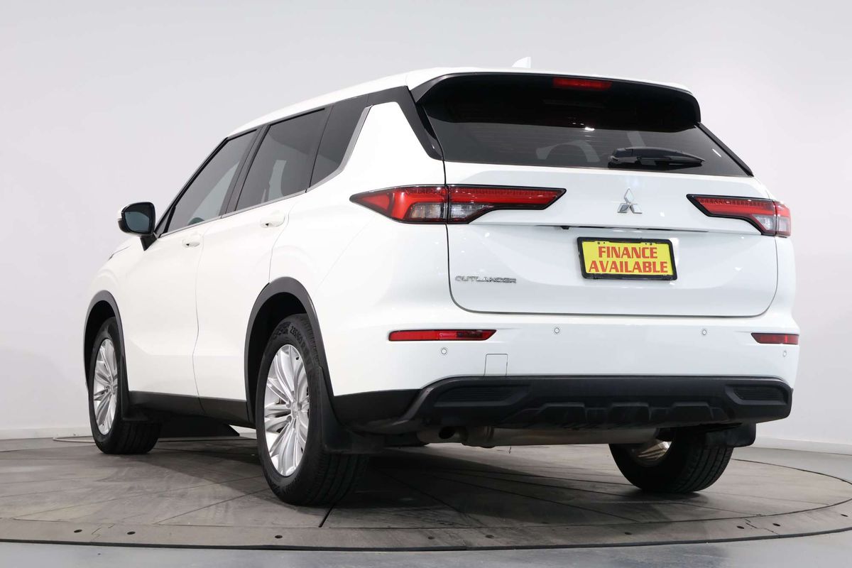 2023 Mitsubishi Outlander ES ZM