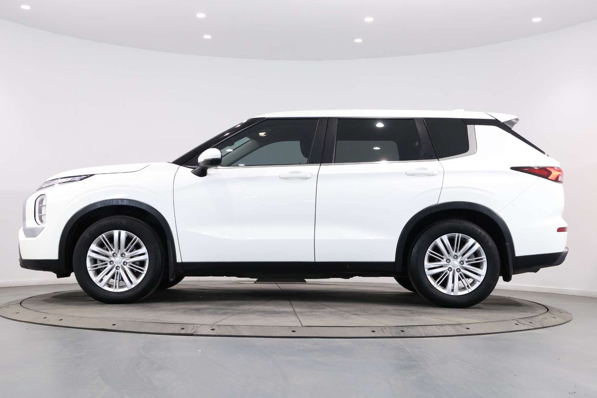 2023 Mitsubishi Outlander ES ZM