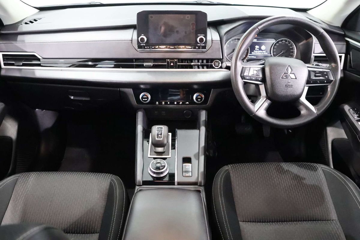 2023 Mitsubishi Outlander ES ZM