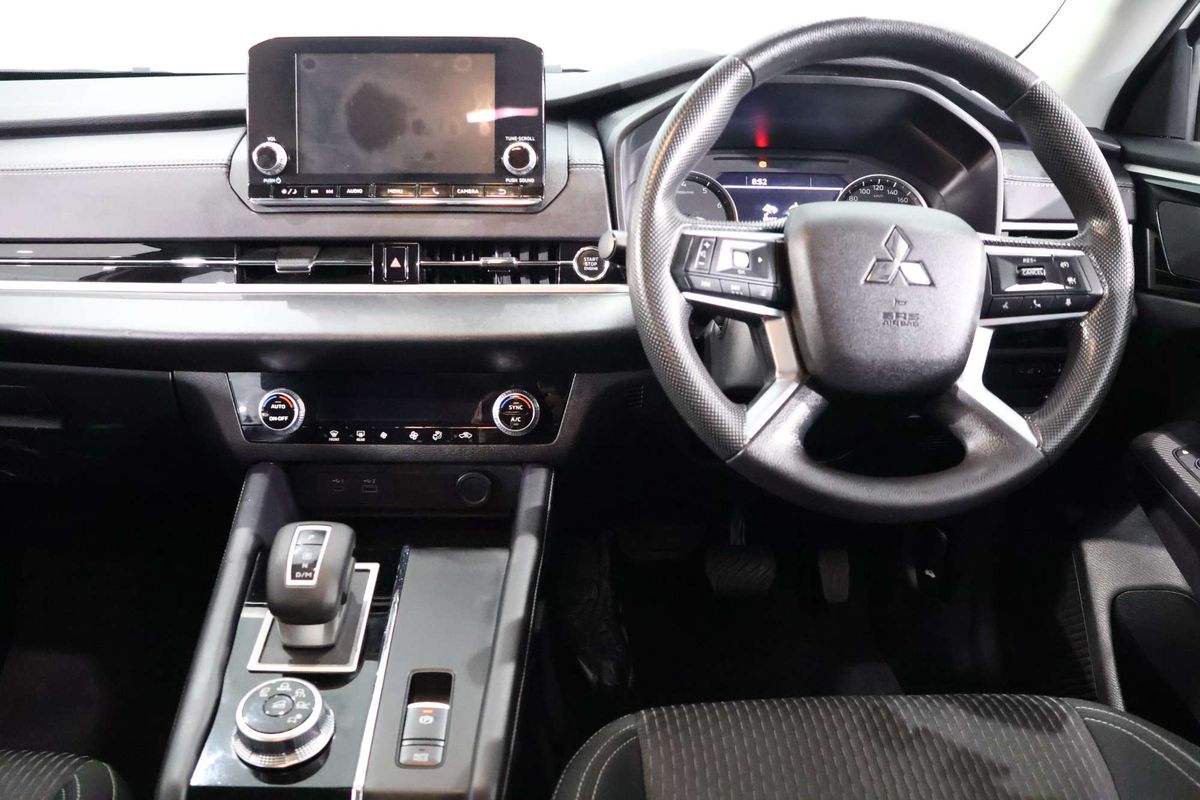 2023 Mitsubishi Outlander ES ZM